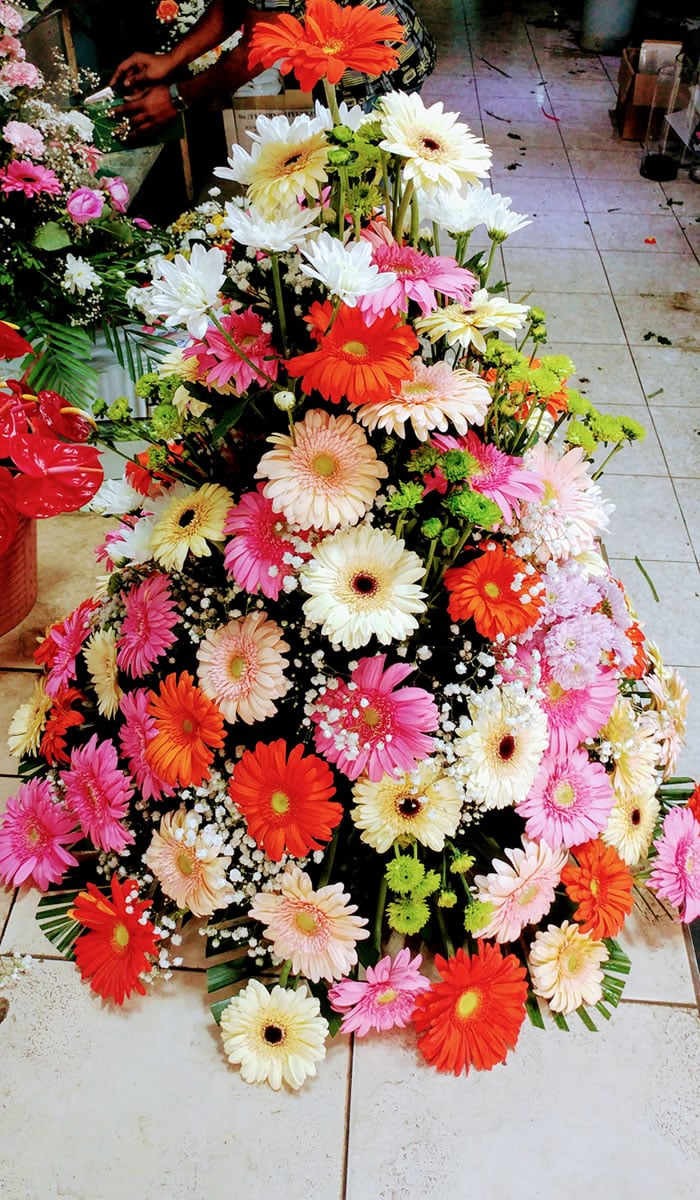 Giant Glorious Standing Flowers Bouquet Flowers Delivery Mauritius