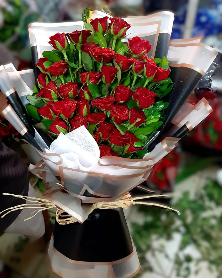 Luxury Roses Exclusive Bouquet - Flowers Delivery Mauritius